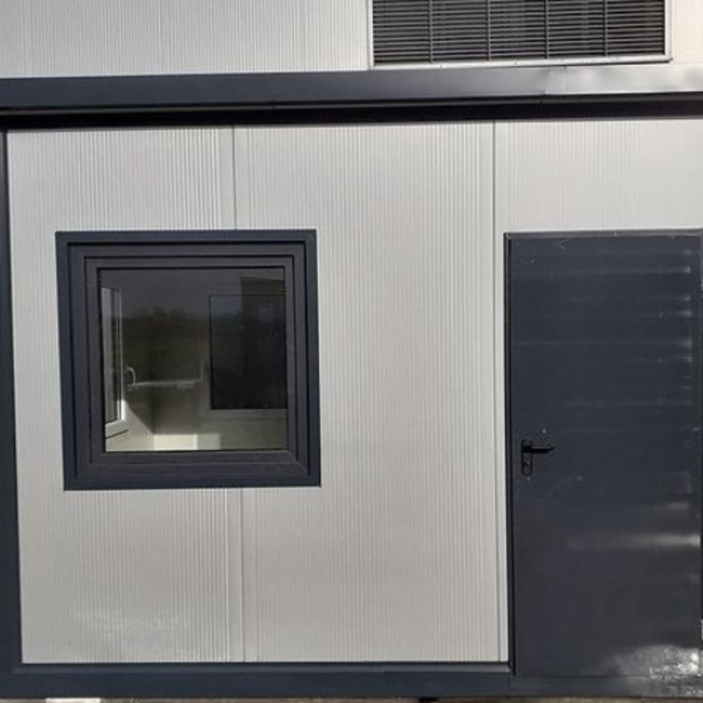 Bürocontainer mit WC 3,6 × 2,5 m